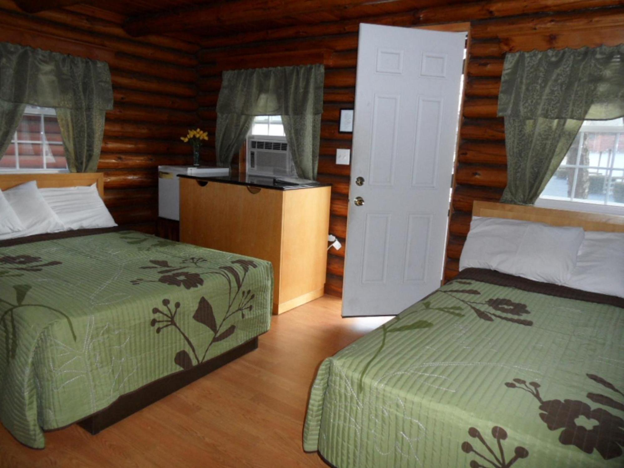 Seven Dwarfs Cabin - On The Brook Cabins Lake George Szoba fotó