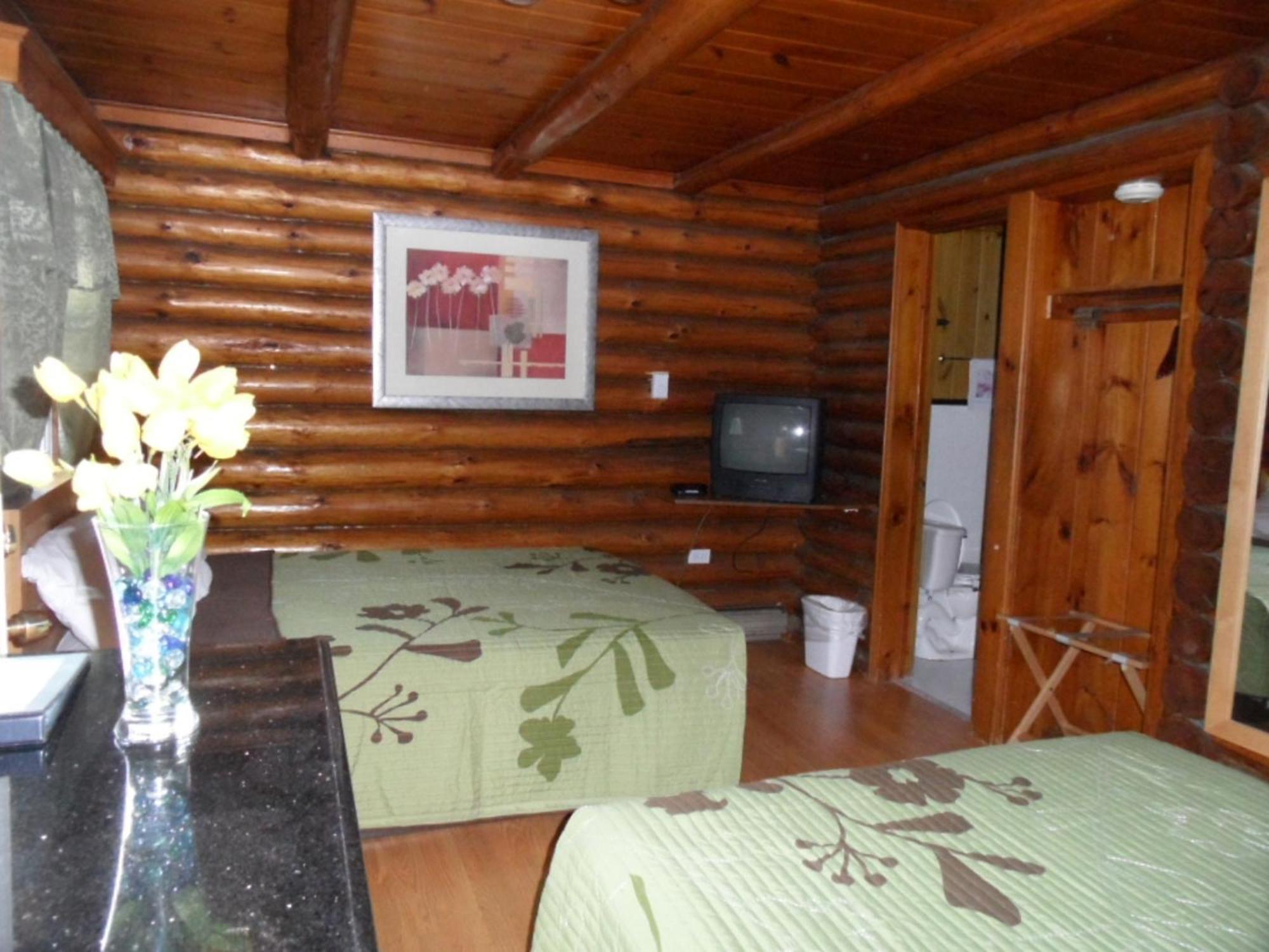 Seven Dwarfs Cabin - On The Brook Cabins Lake George Szoba fotó