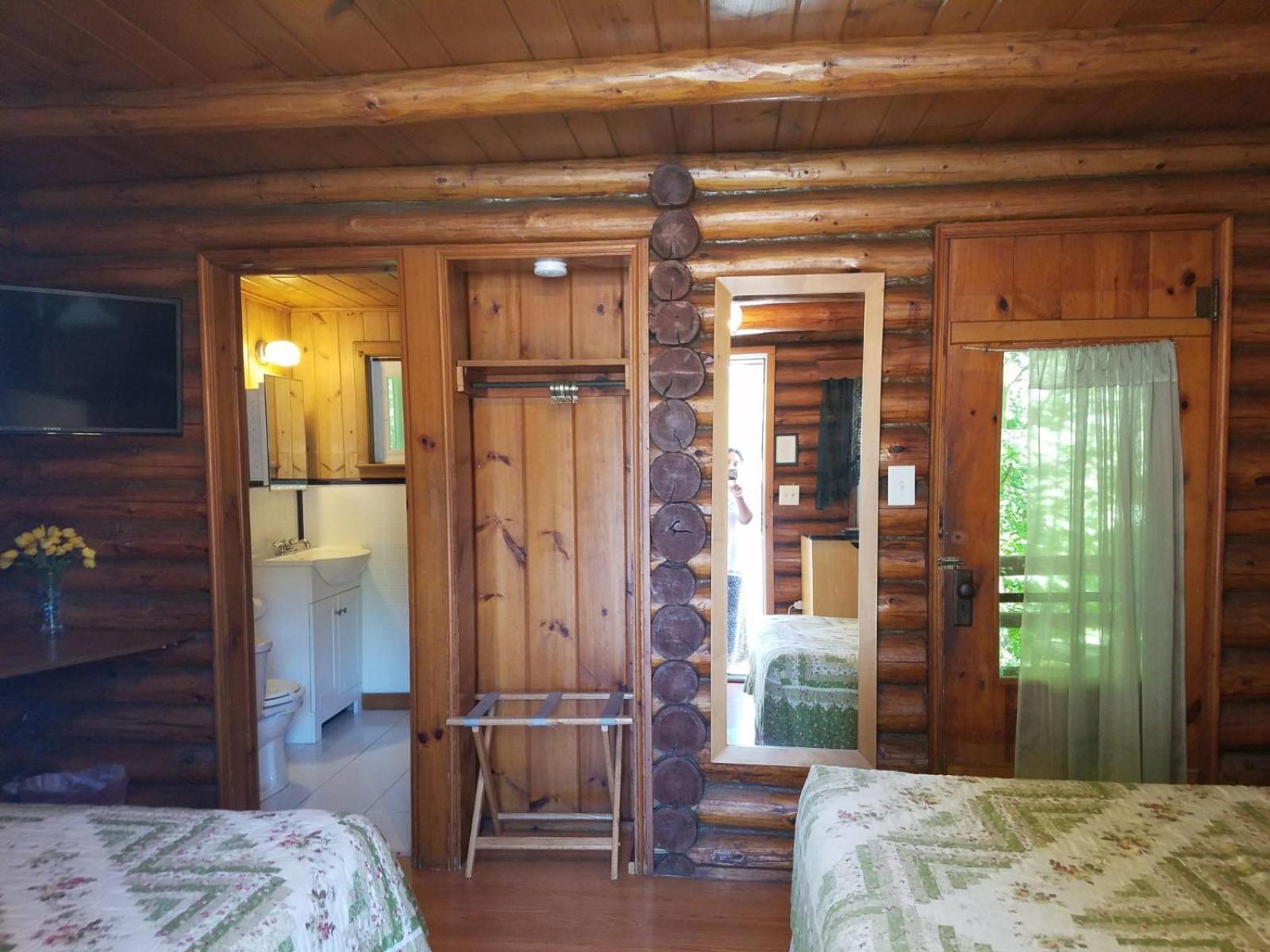 Seven Dwarfs Cabin - On The Brook Cabins Lake George Kültér fotó